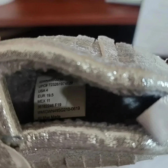 Silver Toddler Gypsy Slippers. Size 4 - Picture 4 of 5